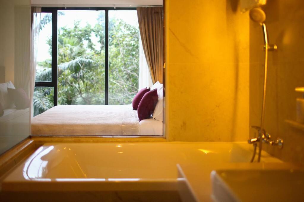 Specious Luxury 2 Bedrooms Apt. Apartment