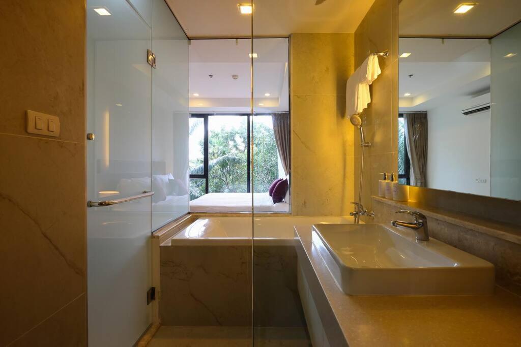 Specious Luxury 2 Bedrooms Apt. Apartment *