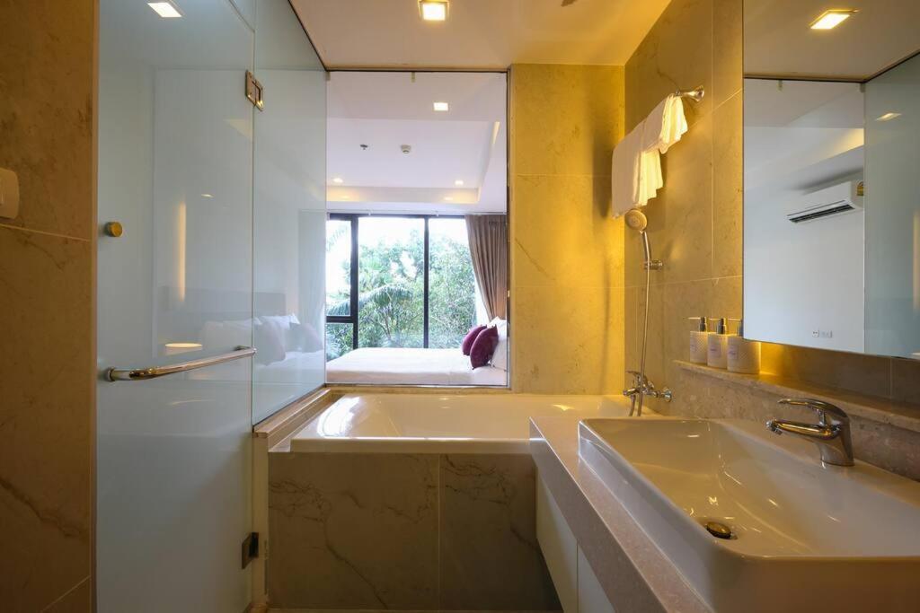 Apartment Specious Luxury 2 Bedrooms Apt. *
