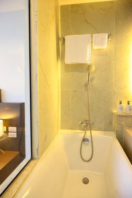 Specious Luxury 2 Bedrooms Apt. Apartment *